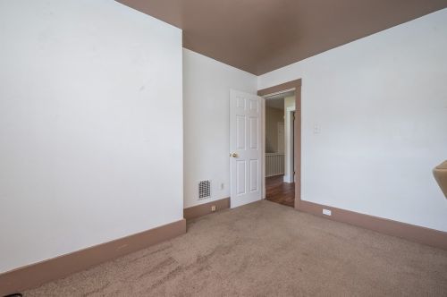 1626 Leolyn St, Pittsburgh PA  15210-3939 exterior