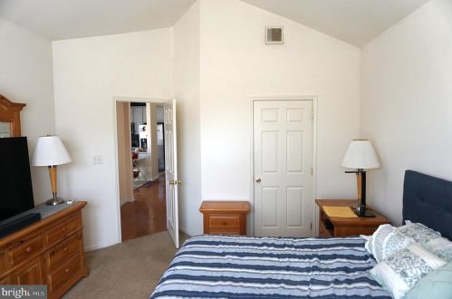 21 Fallview Ct, Trenton NJ 08690-3216 exterior