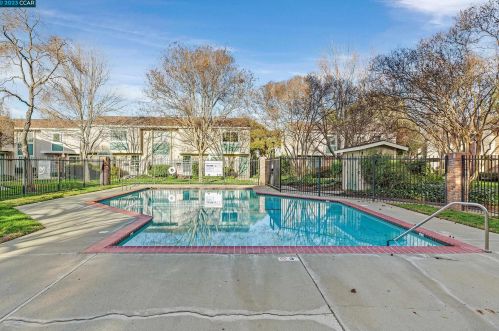 1273 Detroit Ave, Concord CA  94520-5981 exterior