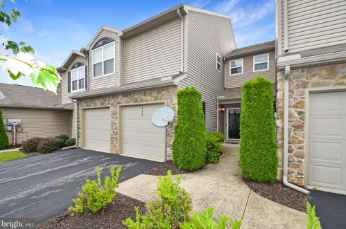 236 Thrush Dr, Hummelstown PA  17036-8835 exterior