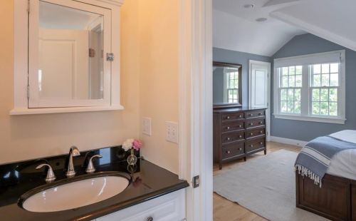 115 Houston Ave, Middletown RI 02840-3916 exterior