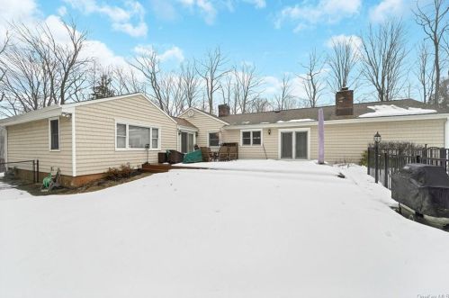 40 Cox Ave, Armonk NY 10504-2016 exterior