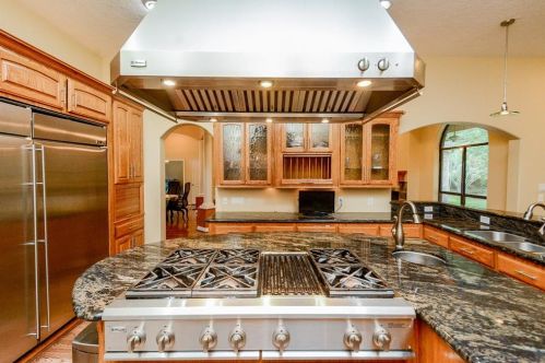 8827 Catamaran Way, Montgomery TX 77316-6881 exterior