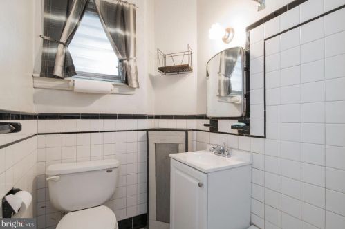 5731 Chestnut, Philadelphia PA 19104-3015 exterior