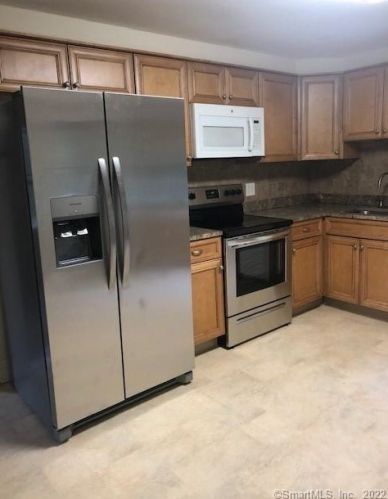 5 Southview St, Enfield CT 06082-4619 exterior