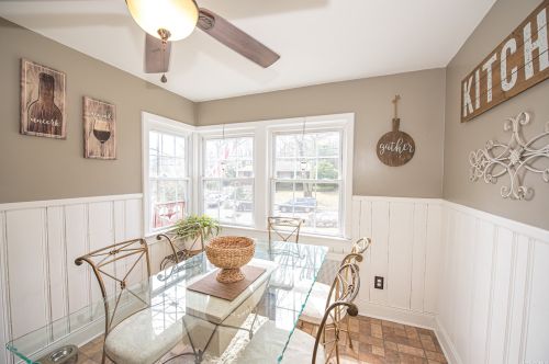 37 Chateau Dr, Huntington Station NY 11747-4131 exterior