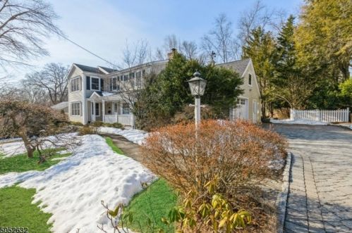 66 Hillside Ave, Florham Park, NJ 07932-2404