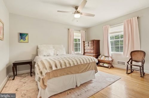 7701 Midday Ln, Alexandria VA 22306-2522 exterior