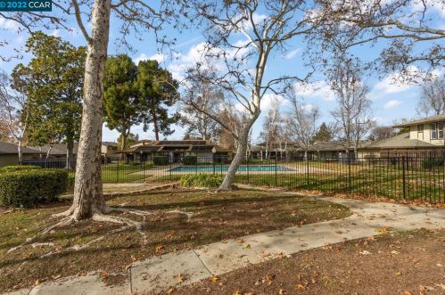 1722 Sapling Ct, Concord CA  94519-1522 exterior