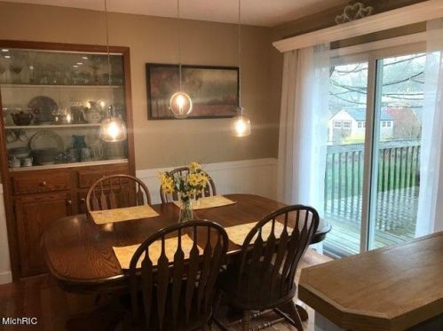 2102 Monte Ave, Meskegon MI 49444-4524 exterior