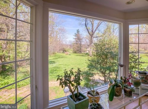 1936 Paper Mill Rd, Huntingdon Valley PA 19006-5814 exterior