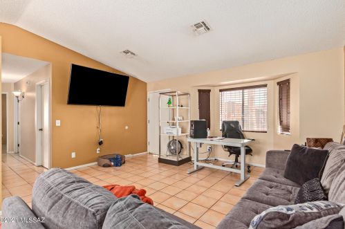 6120 Springbrook Dr, Tucson AZ exterior