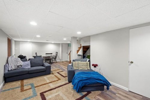 2008 Lacrosse St, Pittsburgh PA 15218-1826 exterior