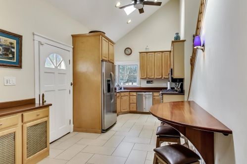 6040 Northcott Ave, Chicago IL 60631-3103 exterior