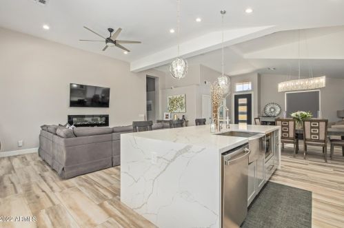 22640 47th Pl, Phoenix AZ  85050-6905 exterior