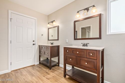 9040 40 Dr, Phoenix AZ 85019-2013 exterior