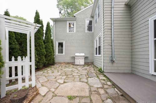 123 Skokorat St, Seymour CT 06483-3838 exterior