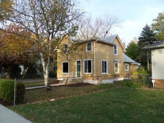 828 Douglas Ave, Aurora IL  60505-5119 exterior
