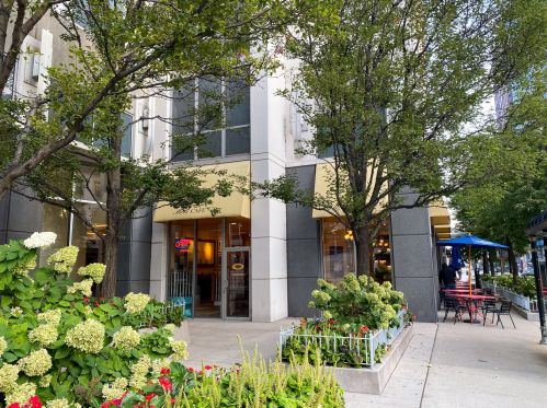 200 Grand Ave, Chicago IL  60654-8082 exterior