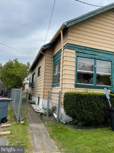 16 Jeremiah Ave, Trenton, NJ 08610-6536