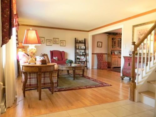 657 Surfside Dr, Pittsburgh, PA 15239-2642