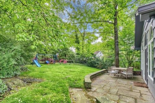 215 Douglas Pl, Mount Vernon NY 10552-1106 exterior