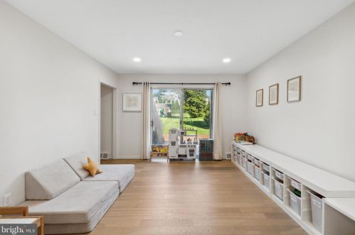 1246 Center Rd, Pittsburgh PA  19083-4823 exterior