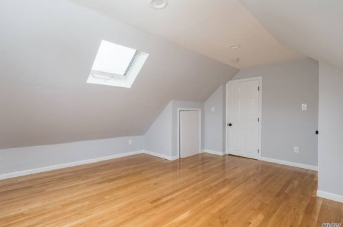 400 Emerson Pl, Valley Stream NY 11580-2805 exterior