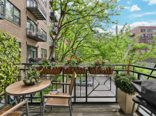 701 Jackson Blvd, Chicago IL 60661-5414 exterior