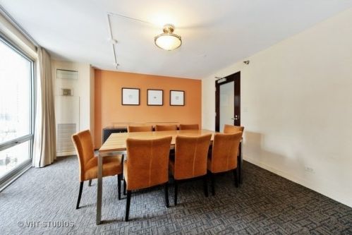 440 Wabash Ave, Chicago IL  60605-1209 exterior