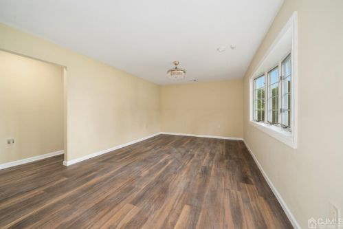 68 Winthrop Rd, Edison NJ 08817-3834 exterior