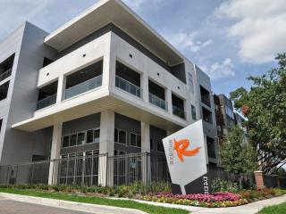 5455 Richmond Ave, Houston TX  77056-6613 exterior