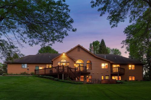 4429 Dorchester Dr, Saint Paul MN 55129-9570 exterior