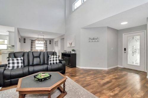 8907 Beeler Dr, Tampa, FL 33626-2914