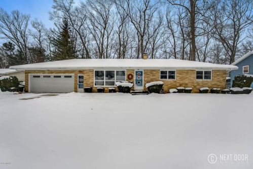 1679 Gladstone Dr, Meskegon, MI 49445-1936