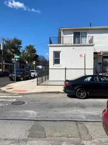 2401 Buck St, Bronx NY 10461-2901 exterior