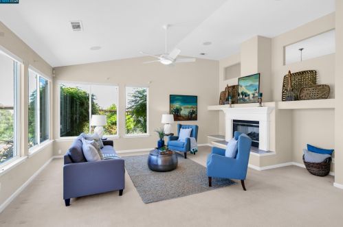 1059 Rolling Wood Way, Concord CA 94521-5420 exterior