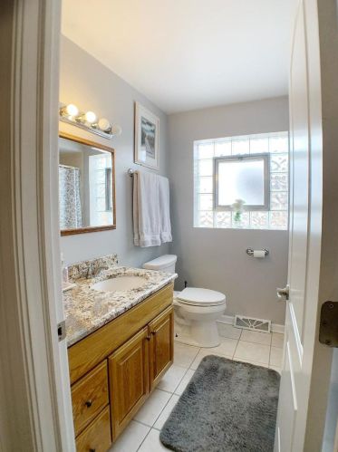 8639 Tripp Ave, Chicago IL 60652-2247 exterior