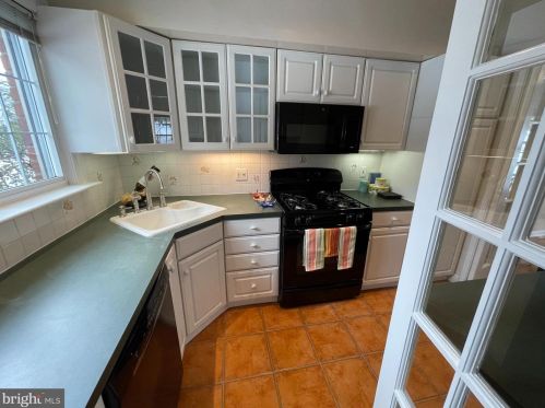 1418 Martha Custis Dr, Alexandria VA 22302-2028 exterior