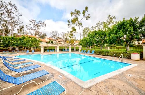 803 Creekside Dr, Fullerton CA 92833-2176 exterior