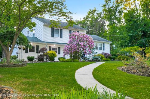 38 Normandy Ct, Middletown NJ 07748-3221 exterior