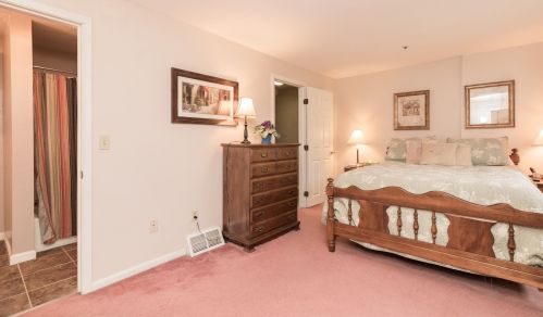 8 Frd Lndg Dr, Dover NH 03820-4552 exterior