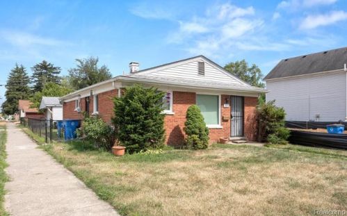 5760 Colonial St, Dearborn Heights MI  48127-3149 exterior