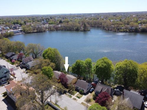 72 Cres St, Providence RI 02907-3237 exterior