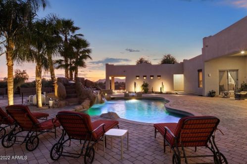 2007 Carriage Dr, Phoenix AZ 85086-8413 exterior