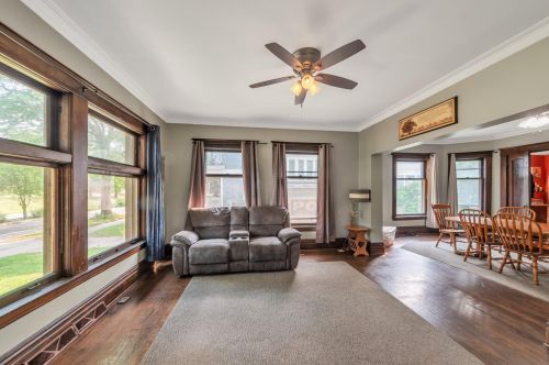 1665 Plainfield Ave, Grand Rapids MI 49505-4704 exterior