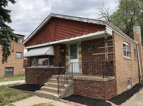 8709 Fairfield Ave, Chicago, IL 60805-1146