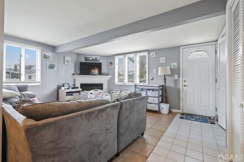 79 Bay Ave, Middletown NJ 07748-5711 exterior