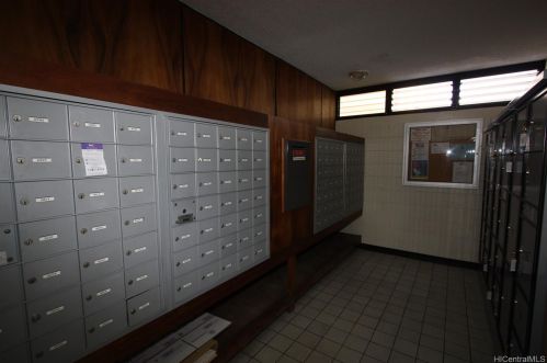 1160 Ala Napunani St, Honolulu HI 96818-1622 exterior