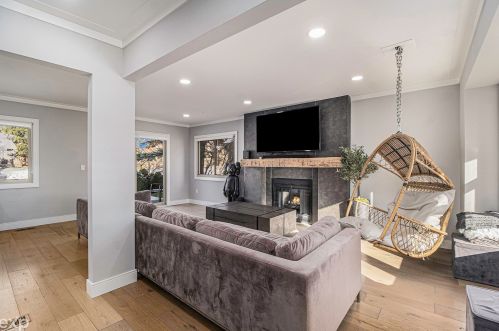 1563 Colony Dr, Rochester, MI 48307-3404